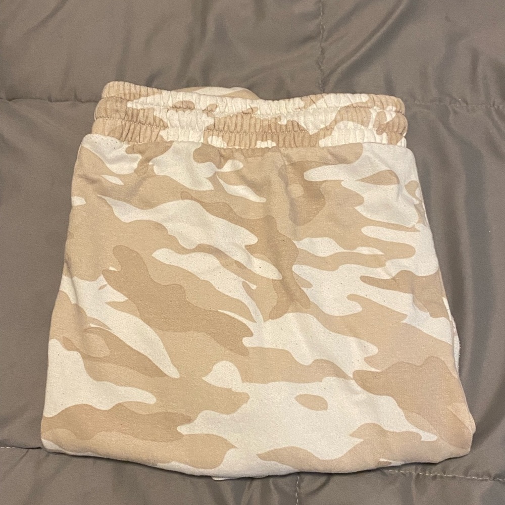 Old Navy Crème Camo Sweatpants - Picture 2 of 3